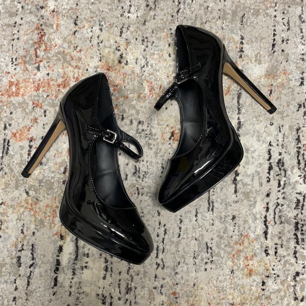 Black Pumps